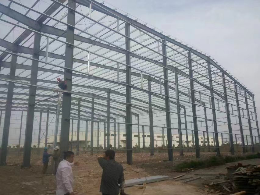 連跨鋼結(jié)構(gòu)廠(chǎng)房